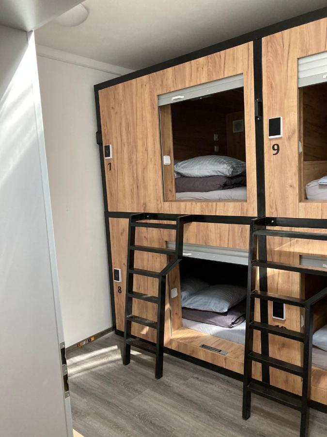 Capsule Hostel Erbenova Prága Kültér fotó